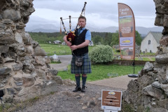 Piper in the view of the Cairngorms